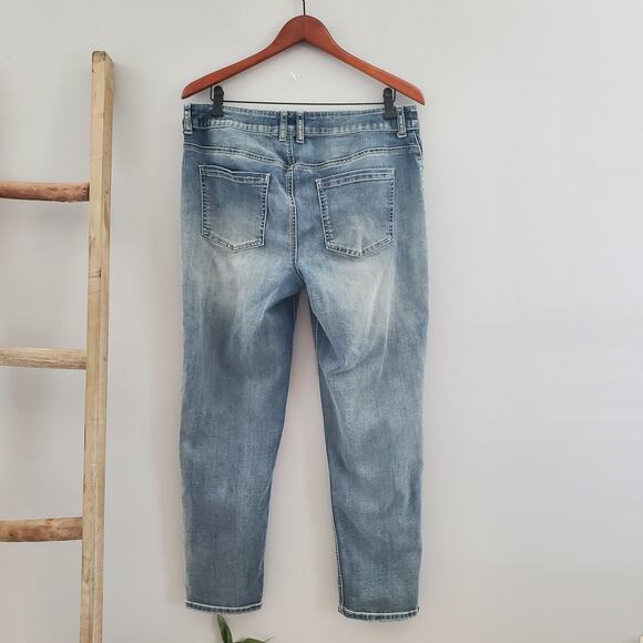 Chico's Platinum Denim Light Wash Blue Straight Jeans Size 12 - Picture 2 of 8